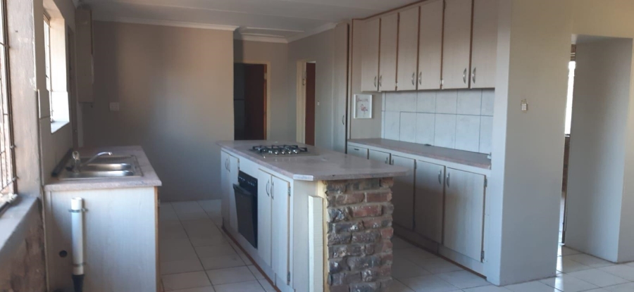 To Let 3 Bedroom Property for Rent in Kellys View Free State